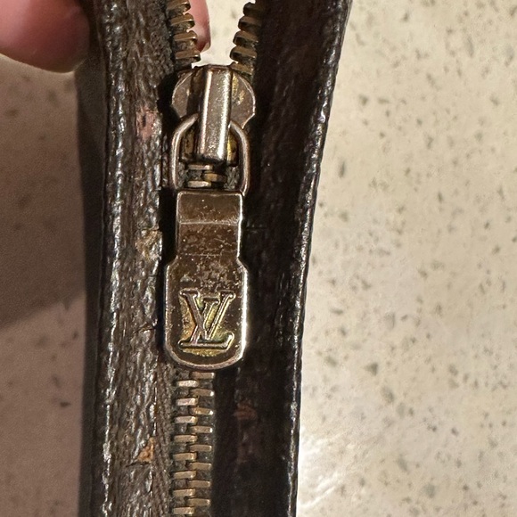 Authentic Louis Vuitton vintage toiletry 15 bag - Picture 8 of 11